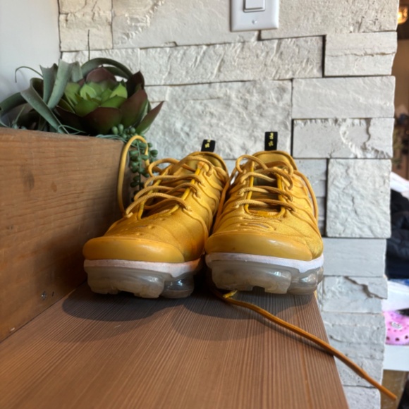 Nike Air Vapor Max Plus Women "Go the Extra Smile" Yellow/Orange Color - Picture 5 of 5